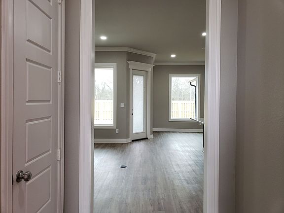 3rd image of 906 Gavin Dr