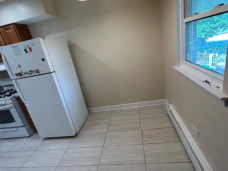 502 E Pine Ave — Photo 5