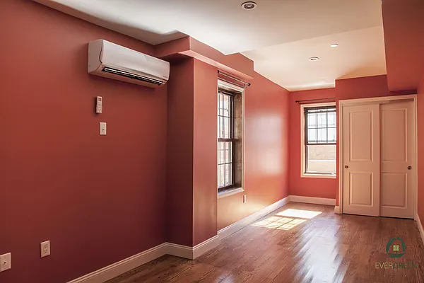 Rented by Evergreen Apartments BK | media 26