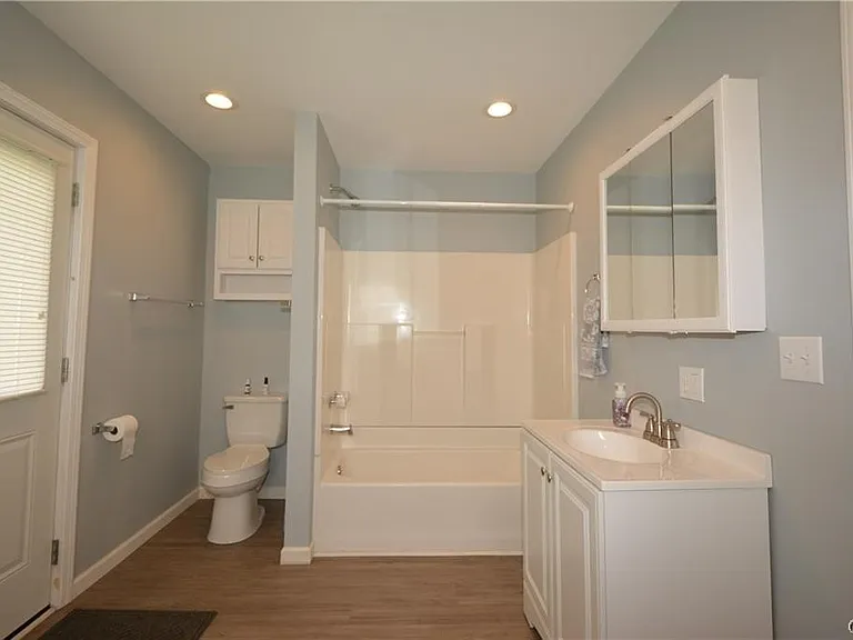 41 N Main St — Photo 16
