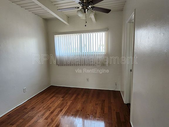 4th image of 1909 N Beachwood Dr APT 18