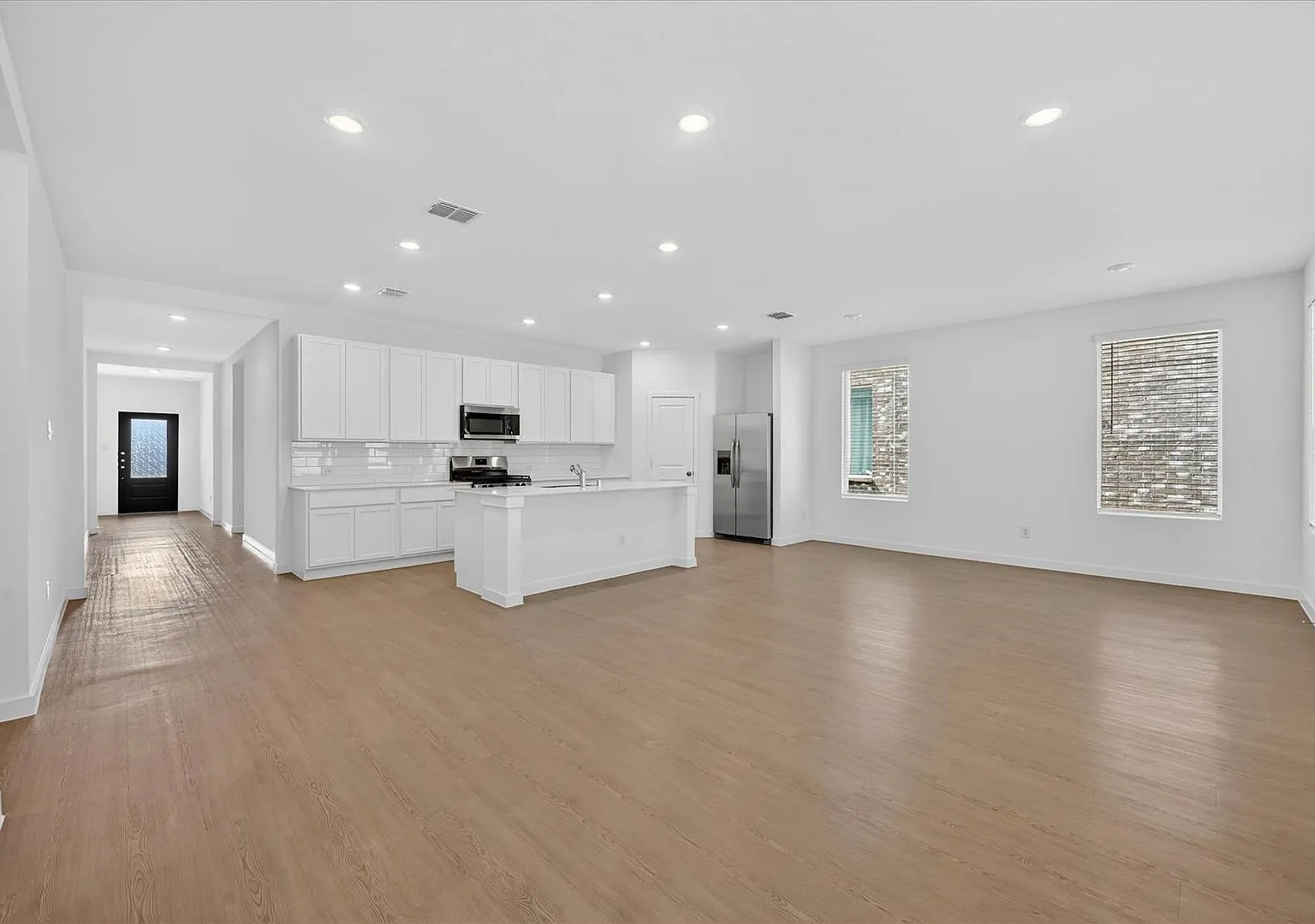 Comfort, Style & Space in One Perfect Home Ready for Move-In — Photo 2