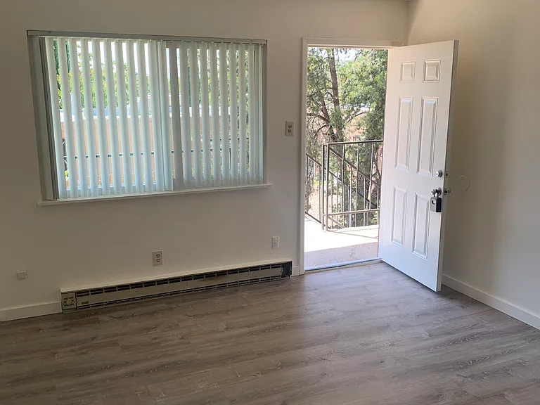 Renovated 1 Bedroom Apartment Close to UNM, CNM, and Roosevelt Park — Photo 25