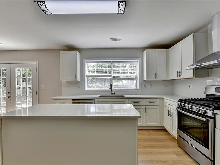 340 Waddington Trl — Photo 25