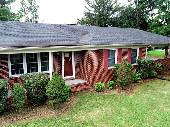 3rd image of 808 Sunset Dr