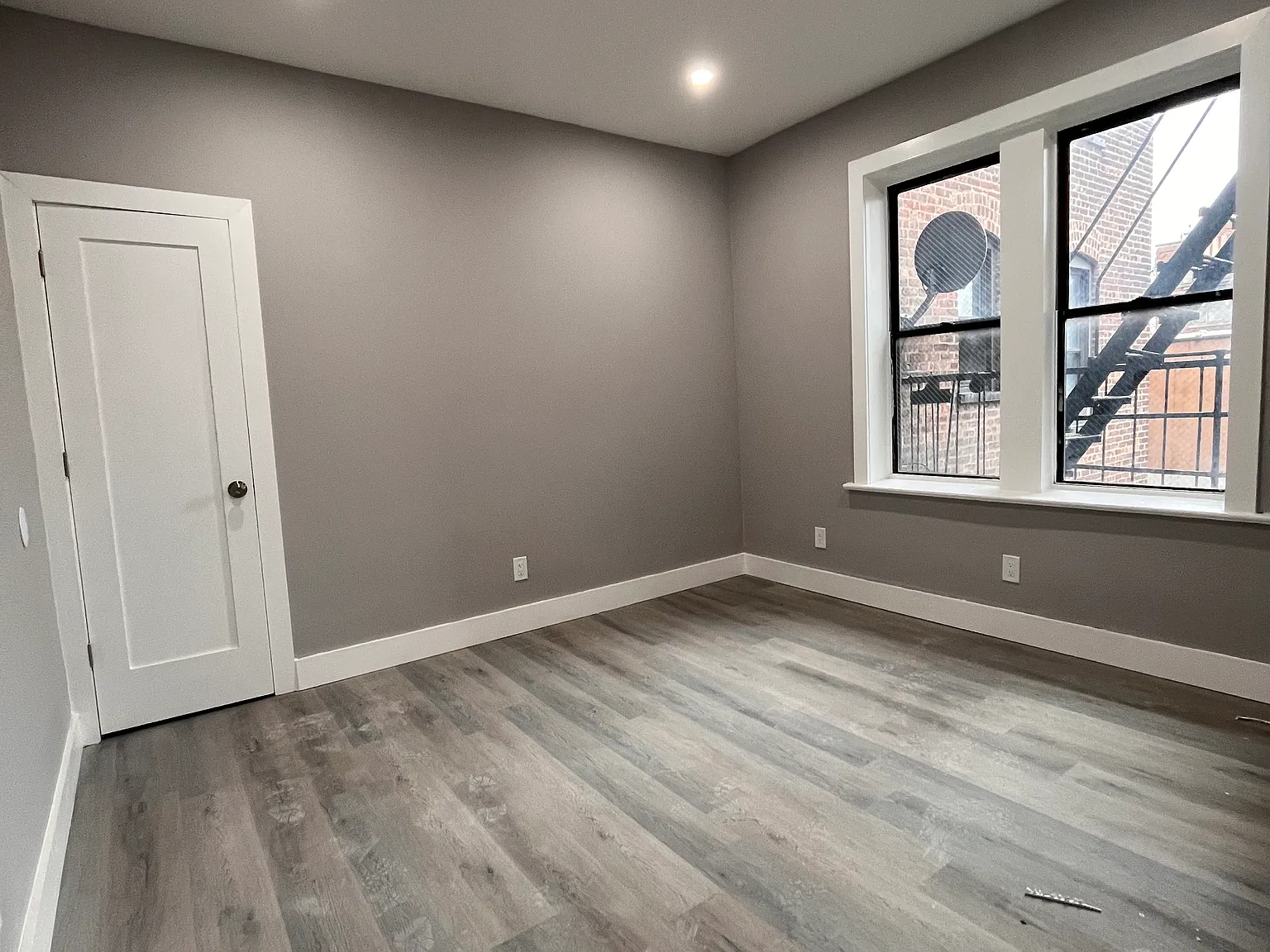 3 bed, 1000 sqft, $2,300 — Photo 4