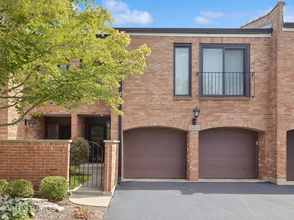 2S575 Patrick Henry Sq, Oak Brook, IL 60523