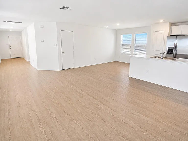 397 Keefer Ln — Photo 3