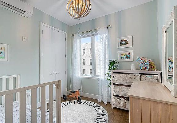 5th image of 26 E 19th St #3D