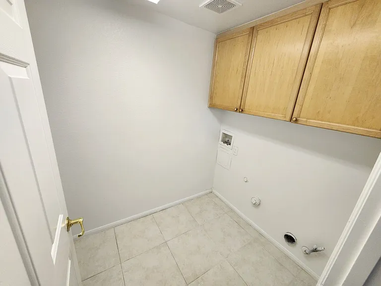 557 Poplar Leaf St — Photo 11