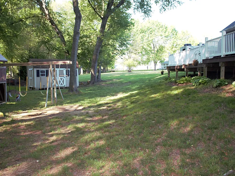 98 Thorndale Cir — Photo 46
