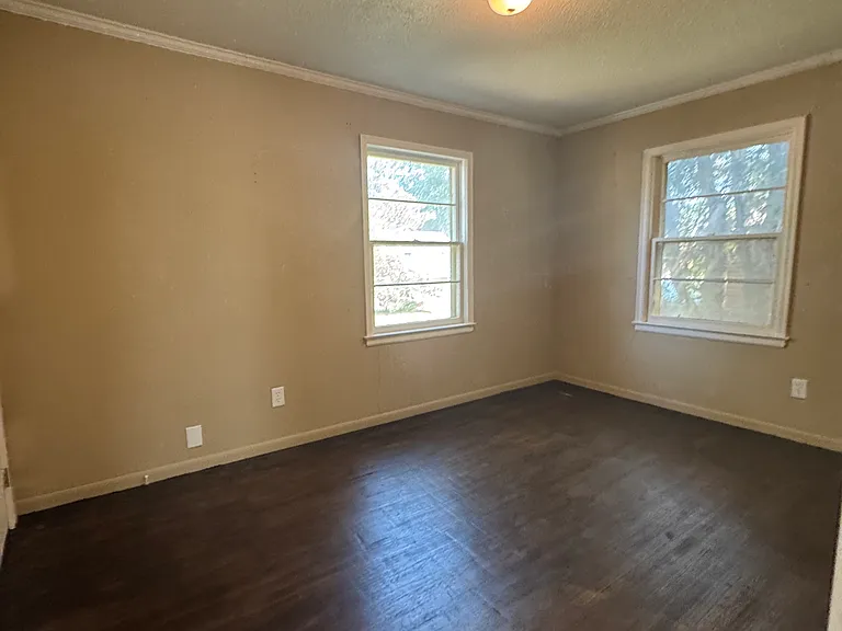 626 S Barlow St — Photo 2