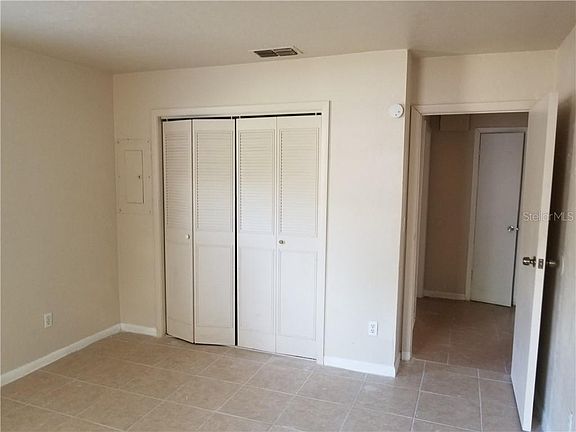 5th image of 904 NE 18th Ter