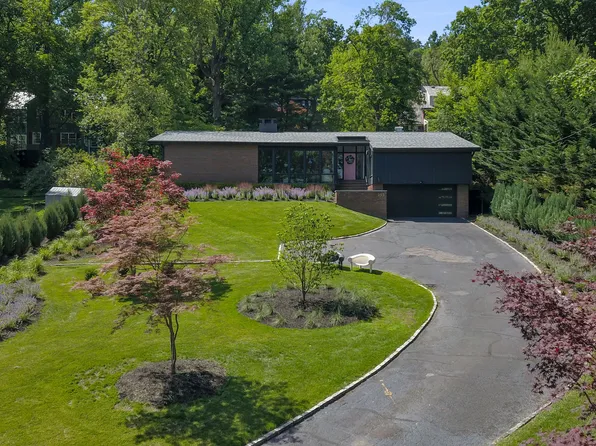 293 Wyoming Ave, Maplewood, NJ 07040