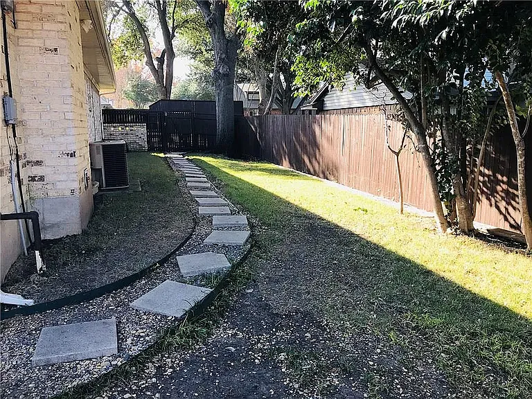 7623 Wellcrest Dr — Photo 10