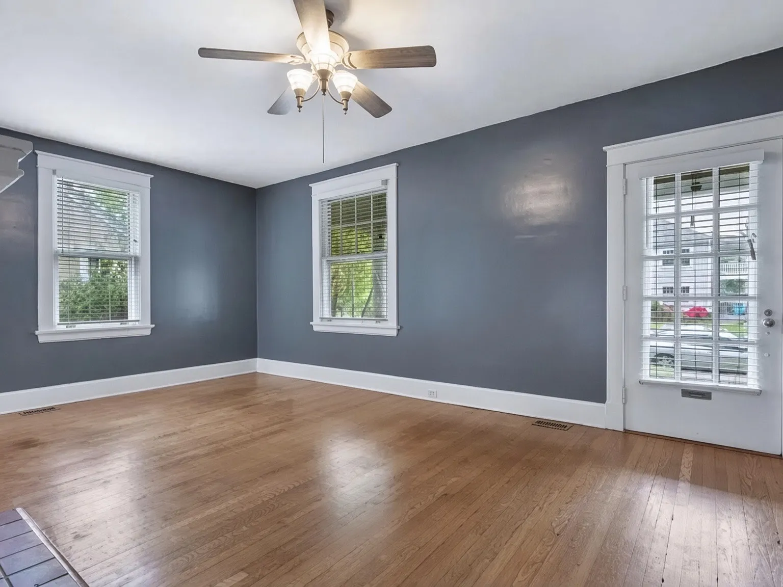 3 bed, 1.5 bath, 1344 sqft, $2,520 — Photo 4