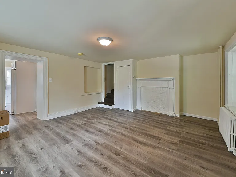 422 Willow Grove Ave — Photo 8