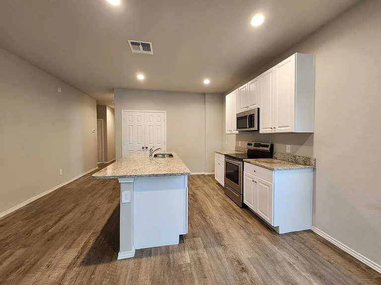 621 Jennifer Cv — Photo 4