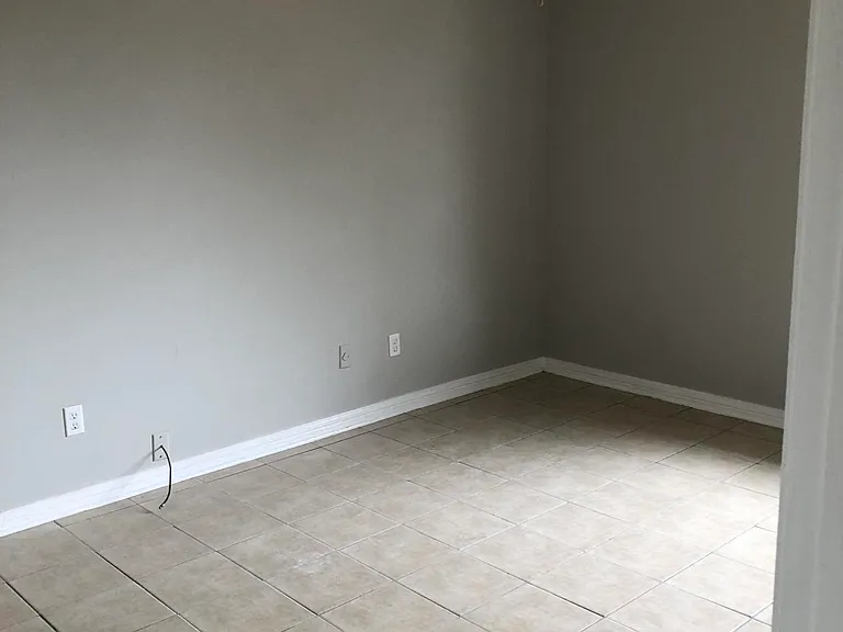 567 Shannon Dr — Photo 3