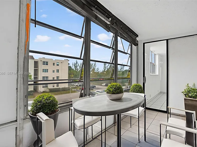 2821 Somerset Dr #317 — Photo 9