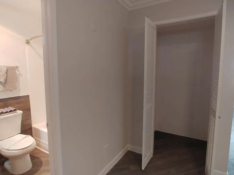 Villa De Adel Apts — Photo 175