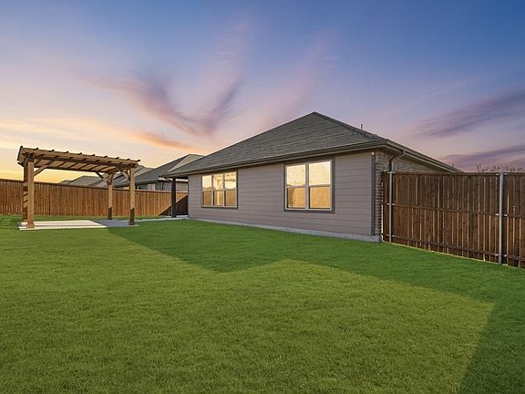 2nd image of 544 Hickory Ridge Dr