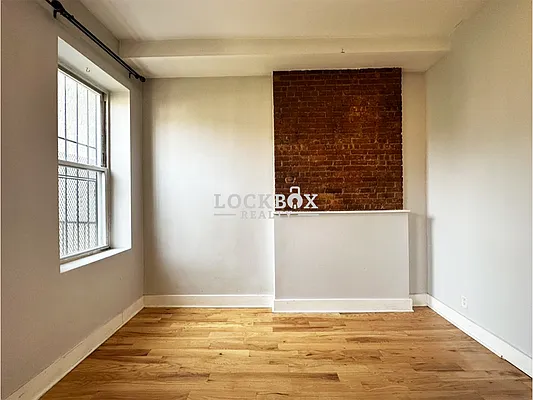 Rented by Lockbox Realty | media 8