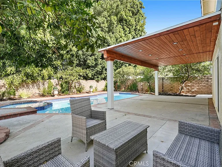6221 Mammoth Ave — Photo 38