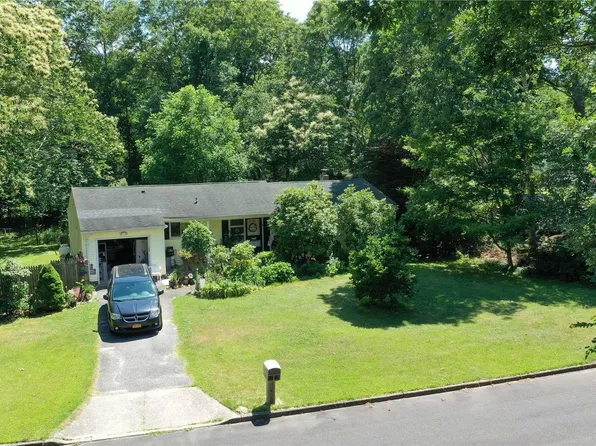 4 Ross Court, Manorville, NY 11949