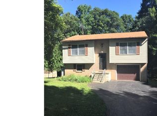1379 Summer Hill Rd, Auburn, PA 17922