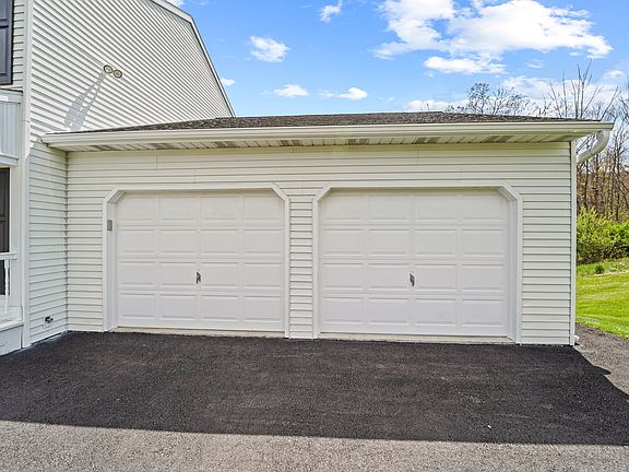 4th image of 1324 Cameron Ln