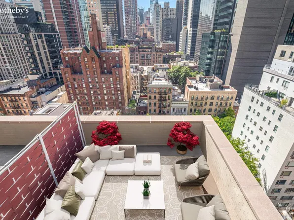 224 East 52nd Street image 9 of 23