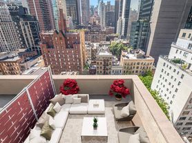 224 E 52nd St