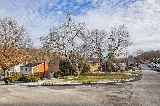 5th image of 4853 Elmwood Dr