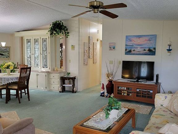 5th image of 256 Gull Ln