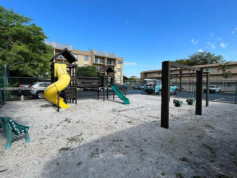 10431 N Kendall Dr #D314 — Photo 30