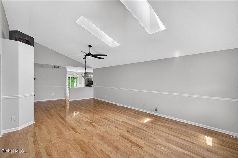 4th image of 23 Victoria Way