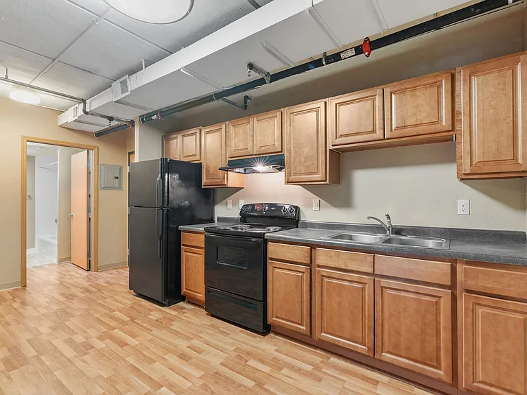E Street Flats - Student Housing — Photo 14