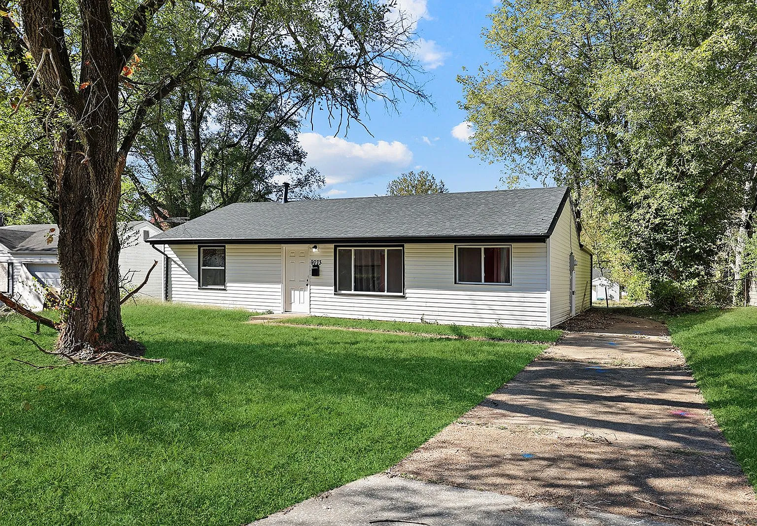 4 bed, 1.0 bath, 1228 sqft, $1,700 — Photo 2