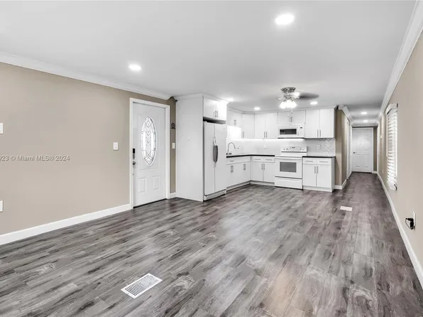 11201 SW 55th St #H30, Hollywood, FL 33025