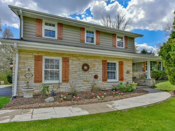 18765 Le Chateau Dr, Brookfield, WI 53045