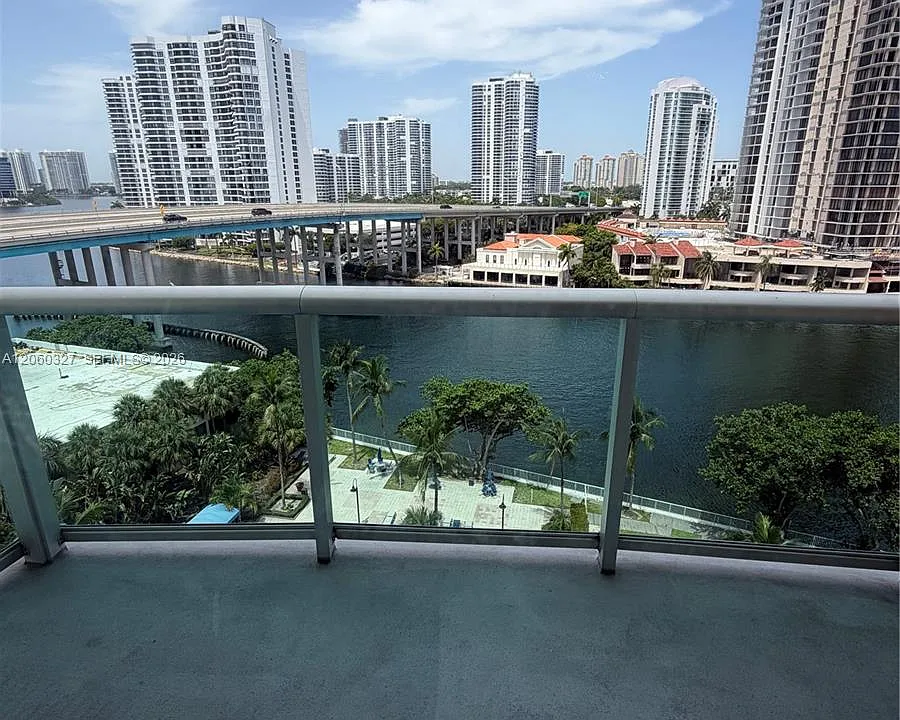 19390 Collins Ave #1007