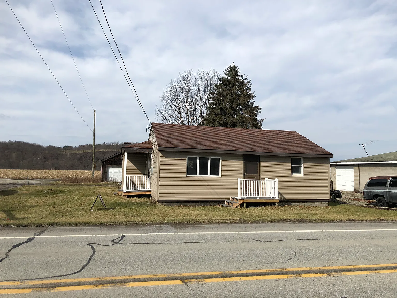 324 Leech Ave photo 1