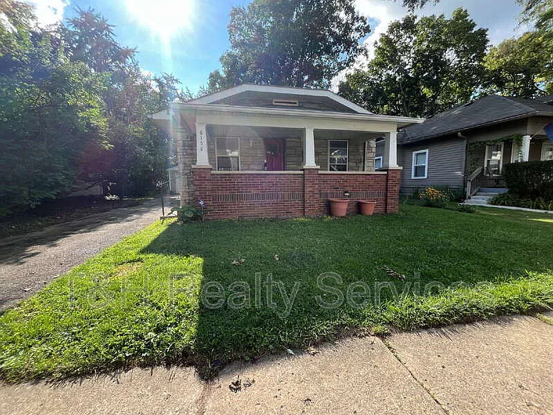 2 bed, 1.0 bath, 1040 sqft, $1,550 — Photo 2