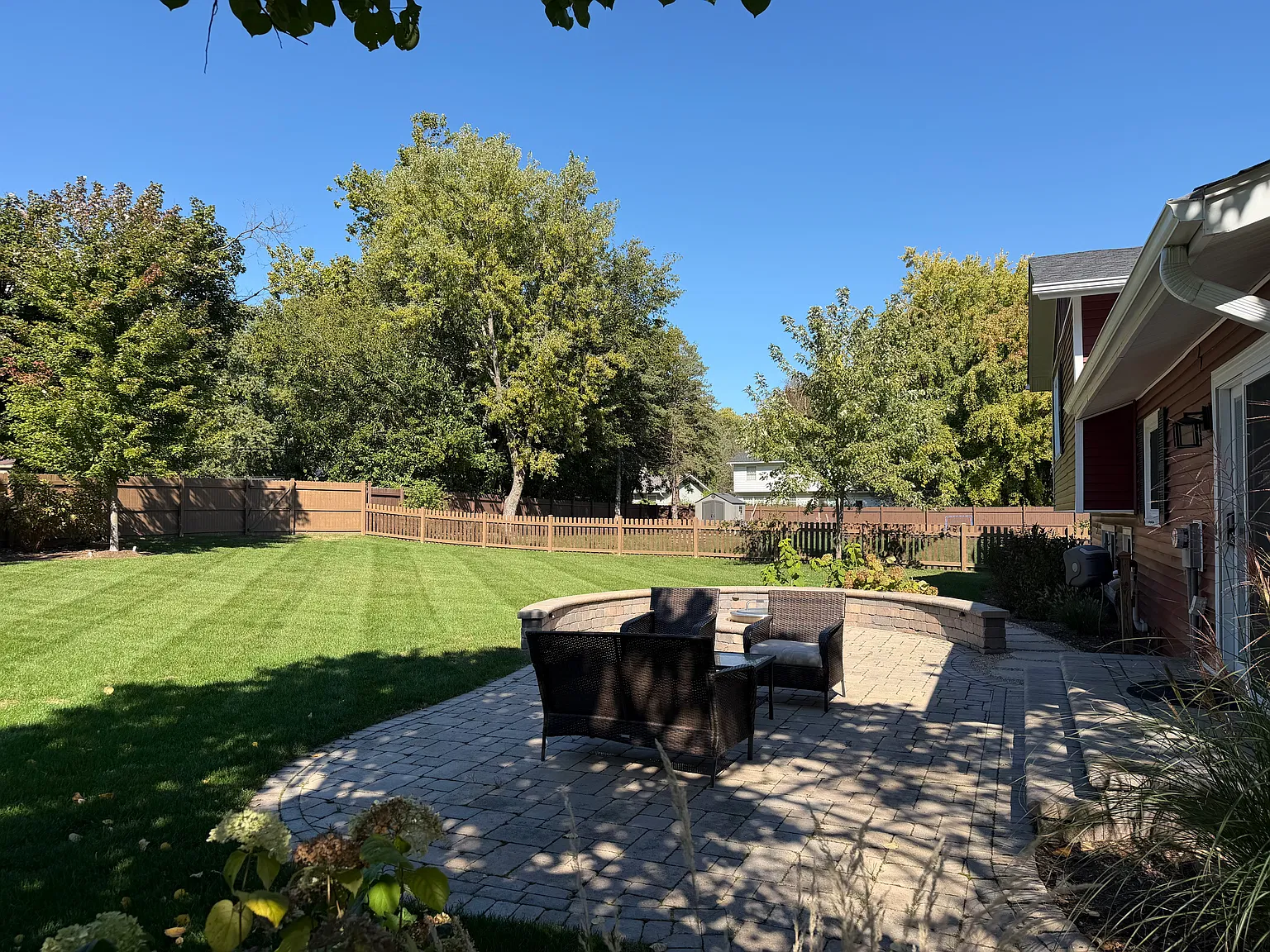 3 bed, 1872 sqft, $3,800 — Photo 3