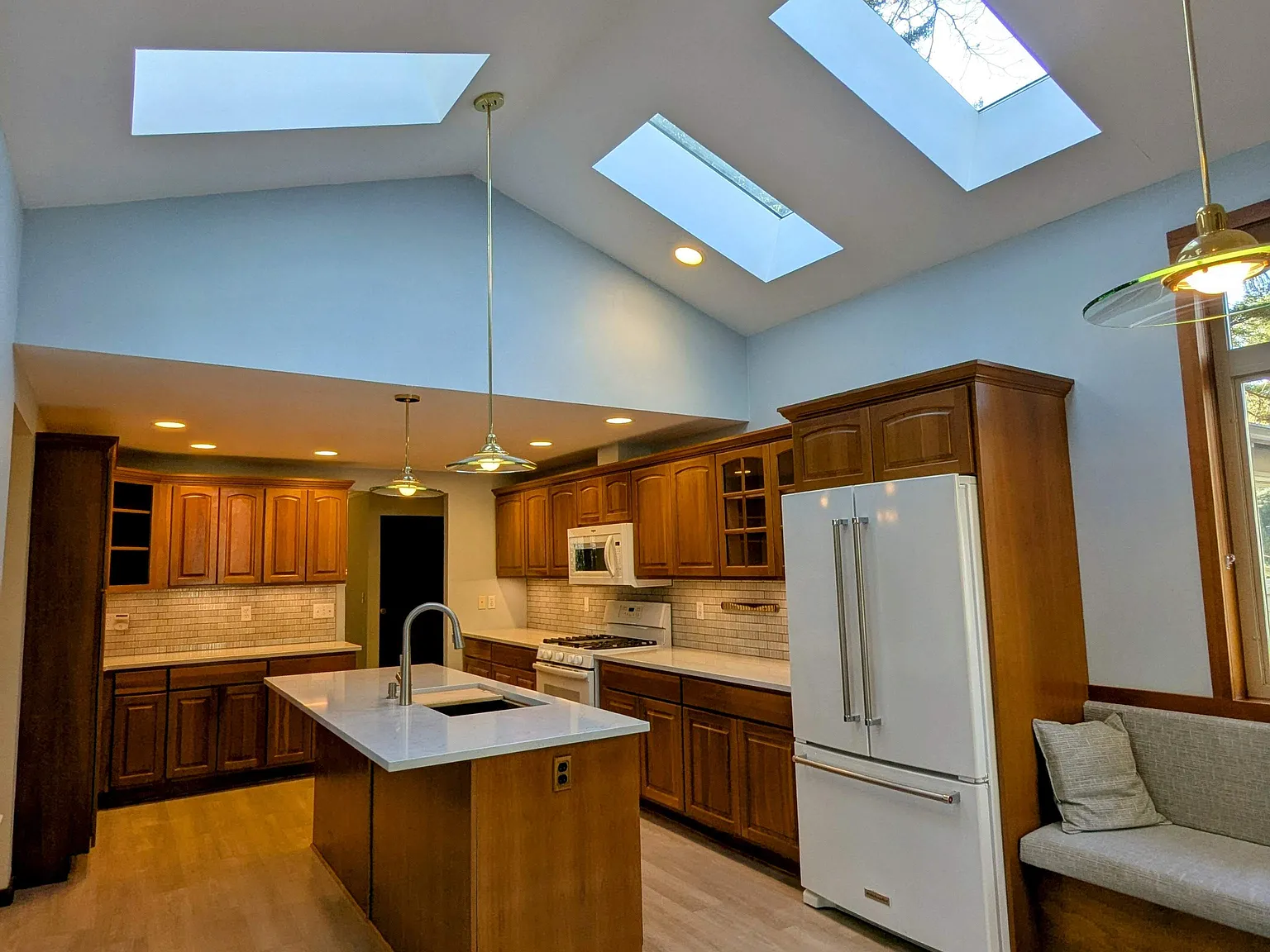 5 bed, 2595 sqft, $4,000 — Photo 4