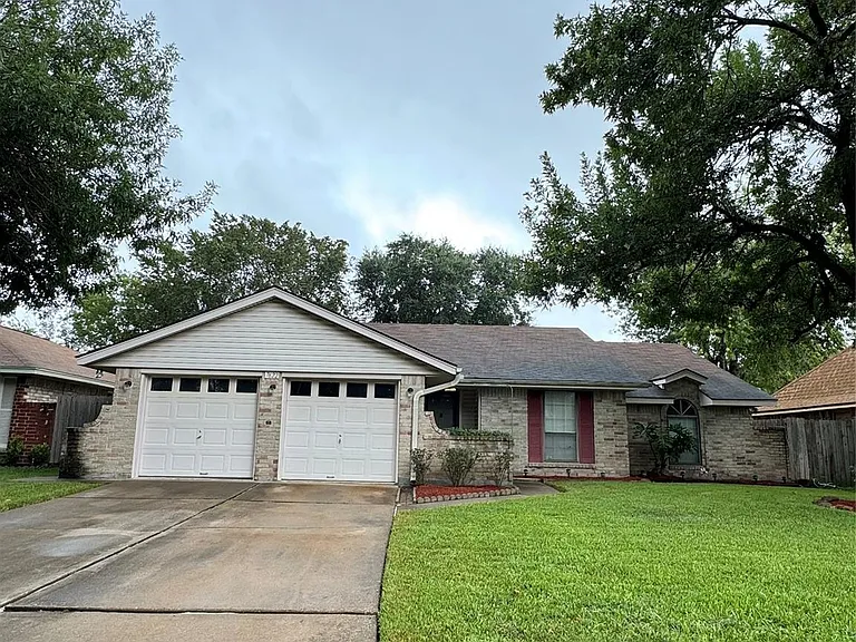 7622 Woodsman Trl — Photo 1