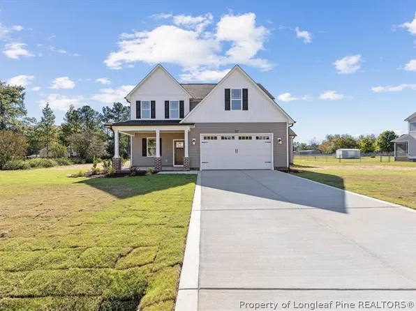 1934 Sunshine Ct, Hope Mills, NC 28348