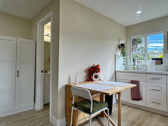 4th image of 4135 Des Moines St NE #1
