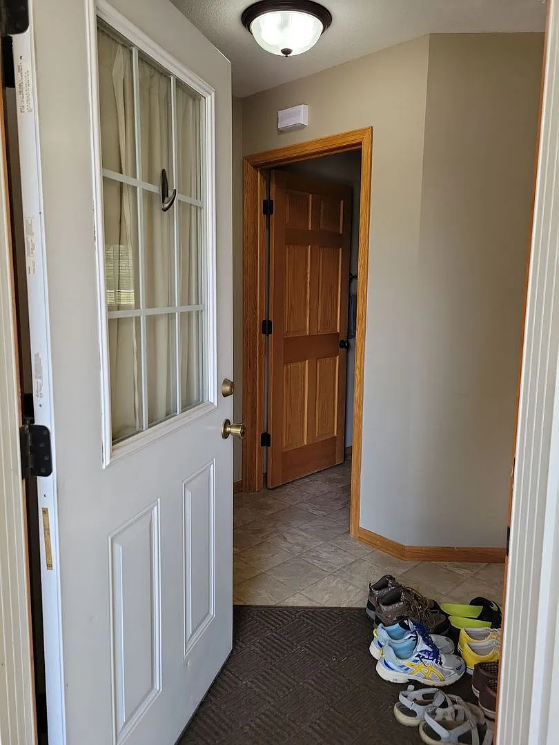 3 Bedroom Townhouse - Middle Unit — Photo 3